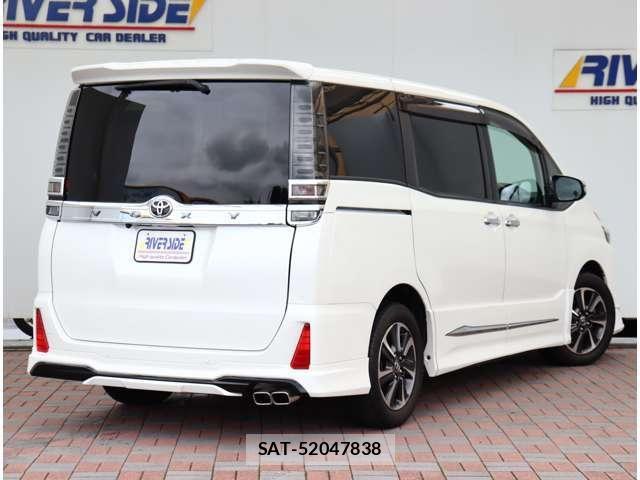 Toyota VOXY 2021-08 8882871-2
