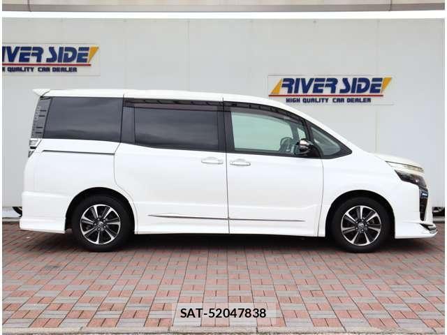 Toyota VOXY 2021-08 8882871-3