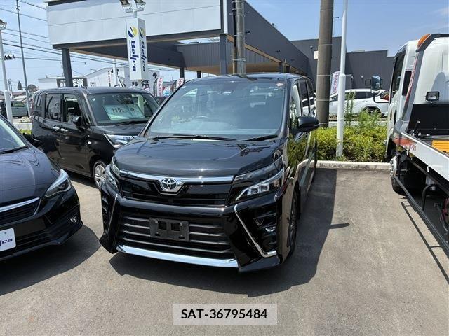 Toyota VOXY 2020-07 8882880-0