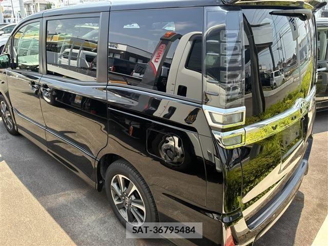 Toyota VOXY 2020-07 8882880-1