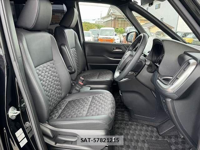 Toyota VOXY 2024-05 8882867-15