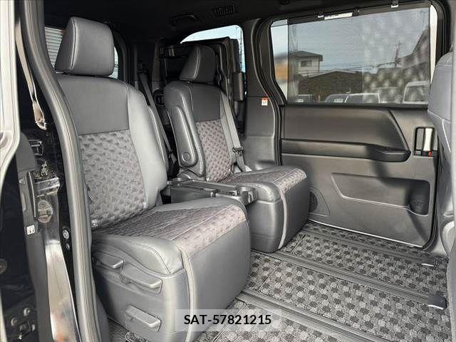 Toyota VOXY 2024-05 8882867-17