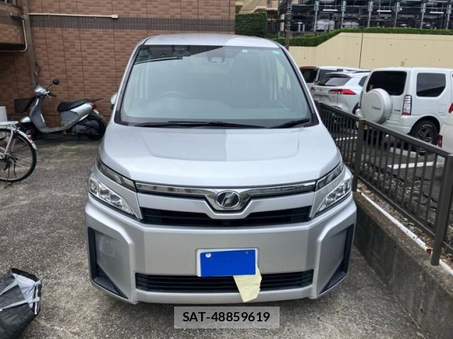 Toyota VOXY 2017-10 8882901-0