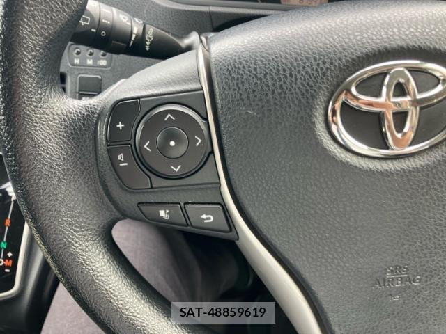 Toyota VOXY 2017-10 8882901-10
