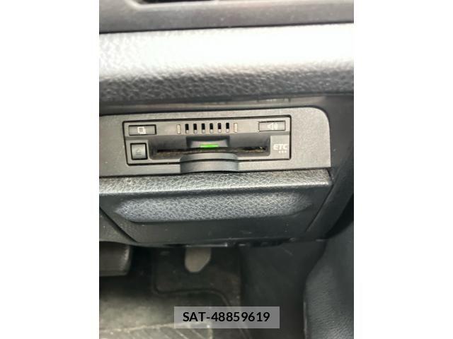 Toyota VOXY 2017-10 8882901-13