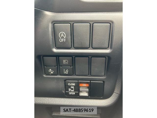 Toyota VOXY 2017-10 8882901-14