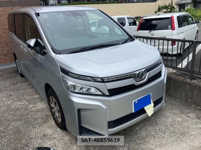 Toyota VOXY 2017-10 8882901-1