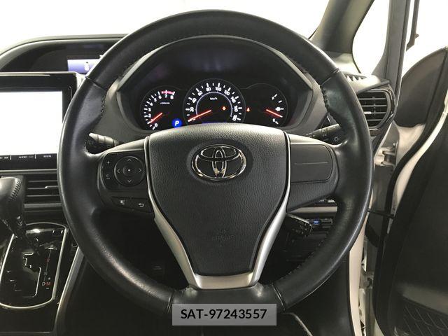 Toyota VOXY 2018-12 8882876-15