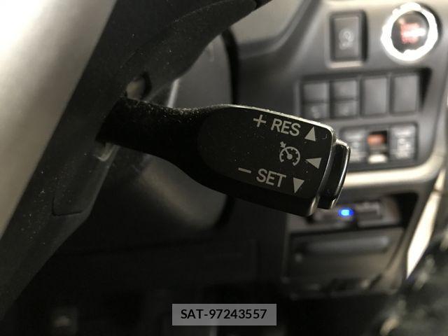 Toyota VOXY 2018-12 8882876-16