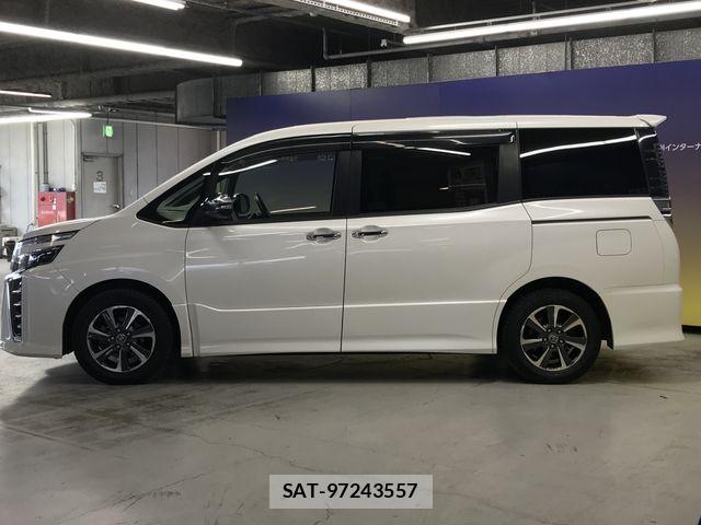 Toyota VOXY 2018-12 8882876-1