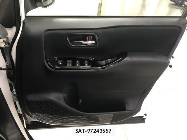 Toyota VOXY 2018-12 8882876-21