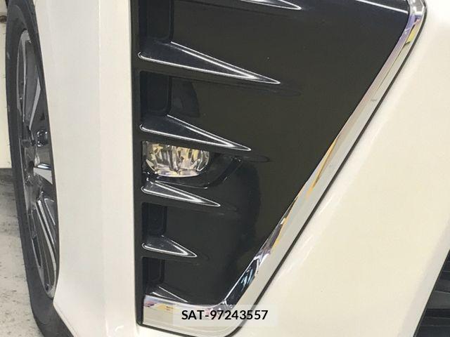 Toyota VOXY 2018-12 8882876-24