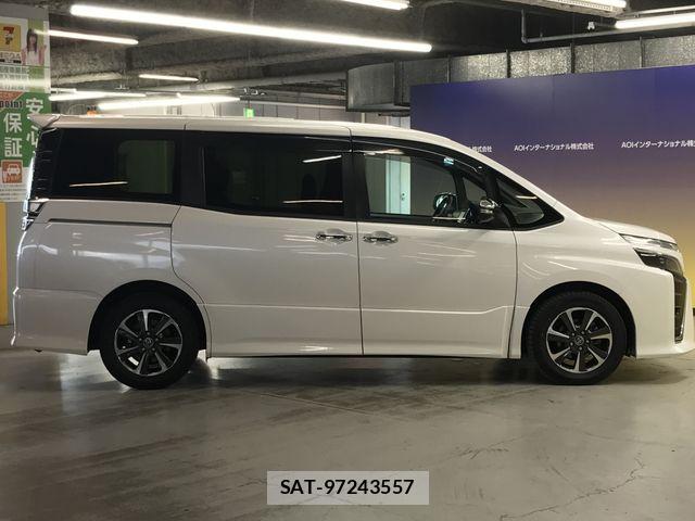 Toyota VOXY 2018-12 8882876-3