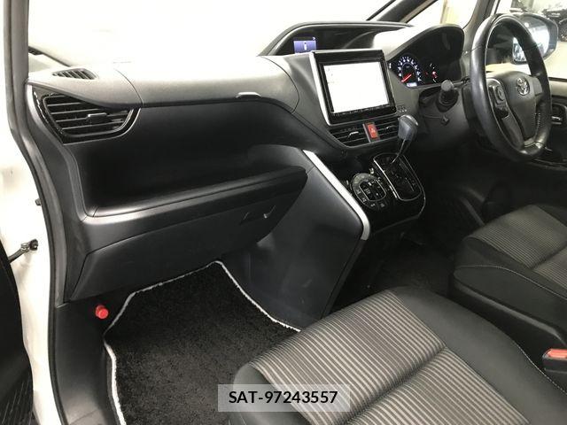 Toyota VOXY 2018-12 8882876-6