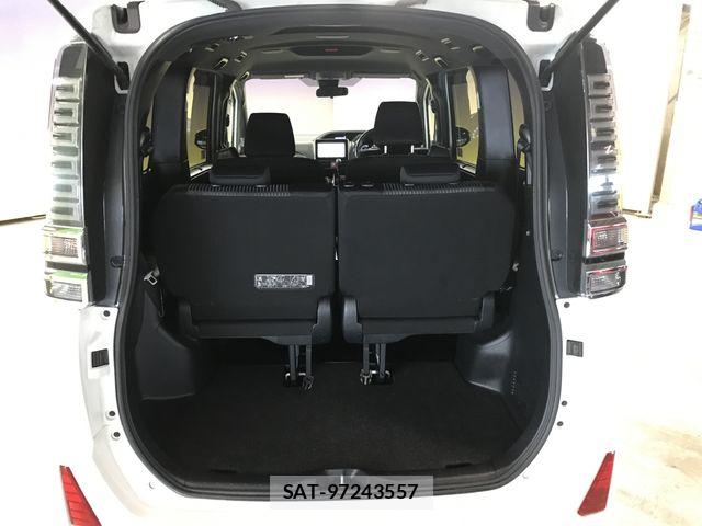 Toyota VOXY 2018-12 8882876-8