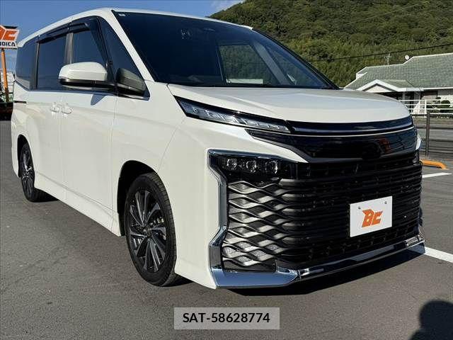 Toyota VOXY 2022-03 8882870-9