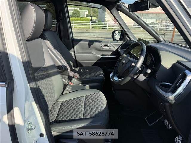 Toyota VOXY 2022-03 8882870-15