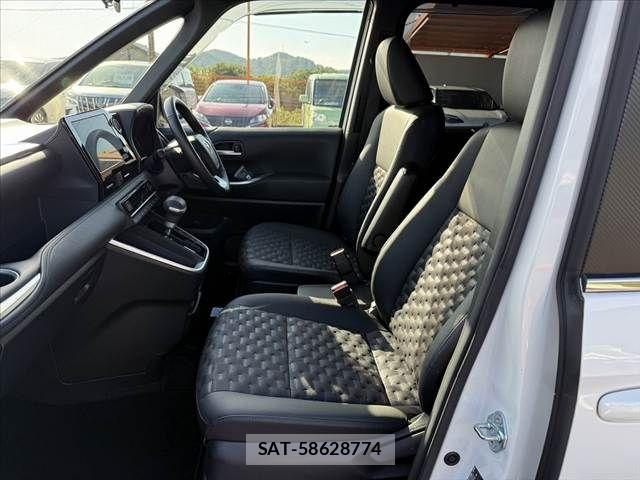Toyota VOXY 2022-03 8882870-17