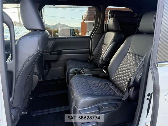 Toyota VOXY 2022-03 8882870-18