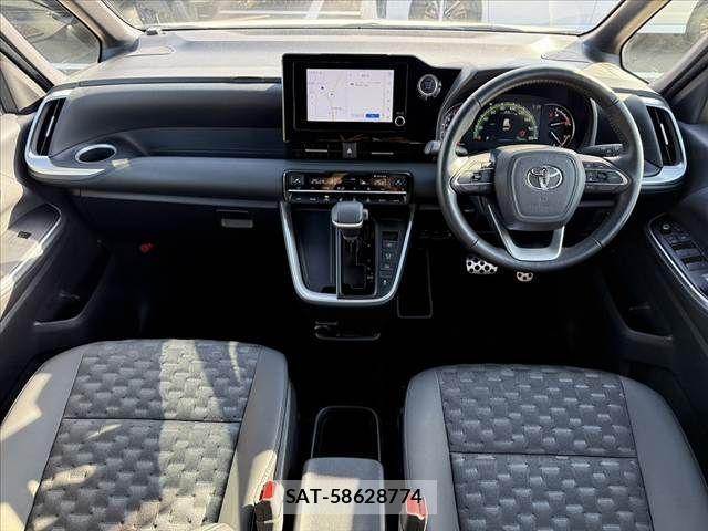 Toyota VOXY 2022-03 8882870-1