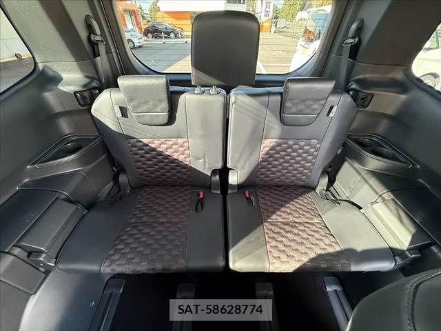 Toyota VOXY 2022-03 8882870-19