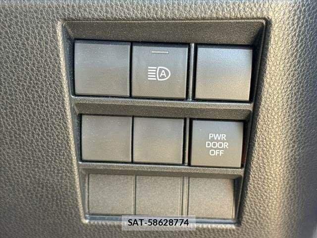 Toyota VOXY 2022-03 8882870-27