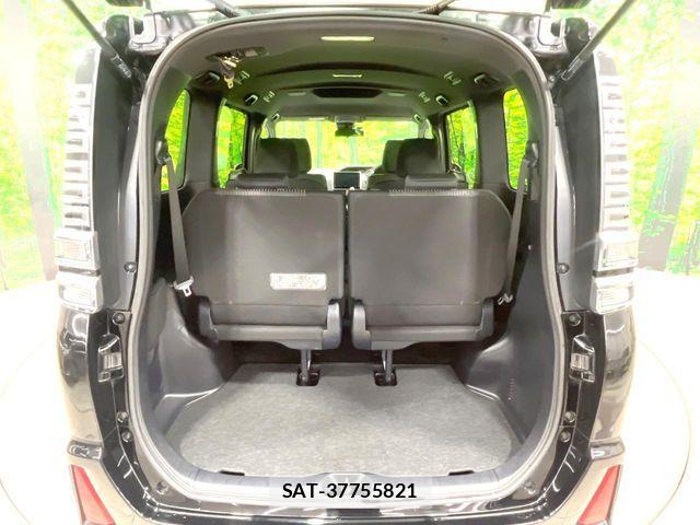 Toyota VOXY 2019-02 8882873-11
