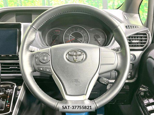 Toyota VOXY 2019-02 8882873-12