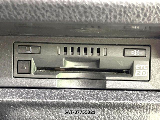 Toyota VOXY 2019-02 8882873-6