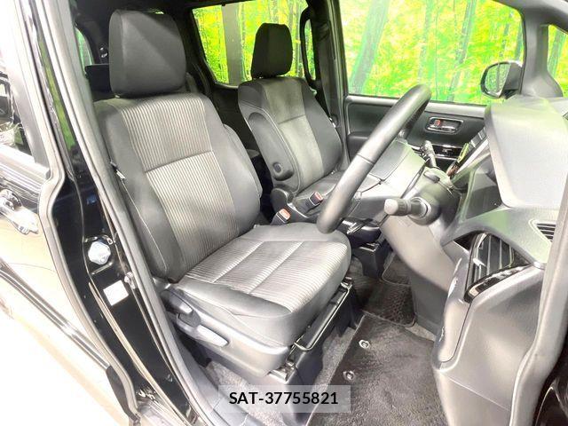 Toyota VOXY 2019-02 8882873-8