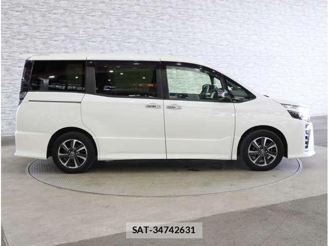 Toyota VOXY 2019-09 8882882-14
