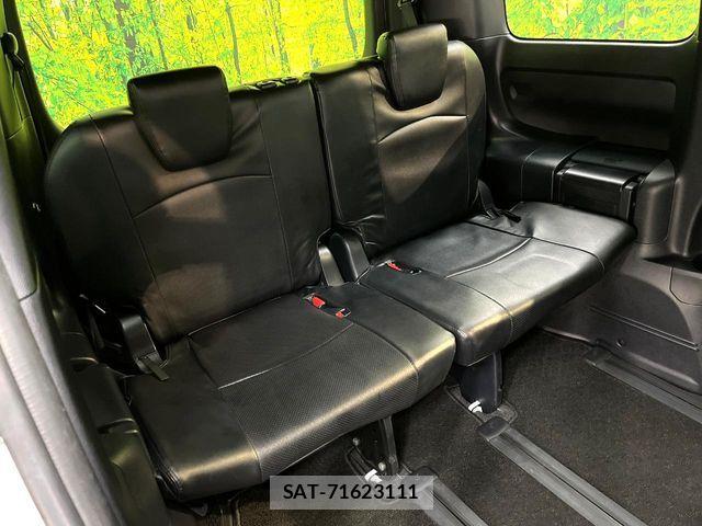 Toyota VOXY 2017-08 8882884-9