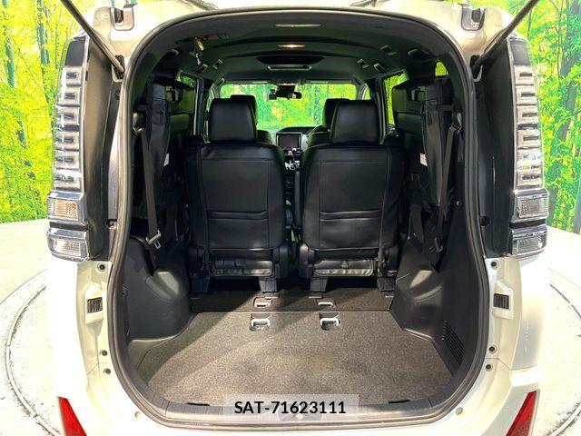 Toyota VOXY 2017-08 8882884-10