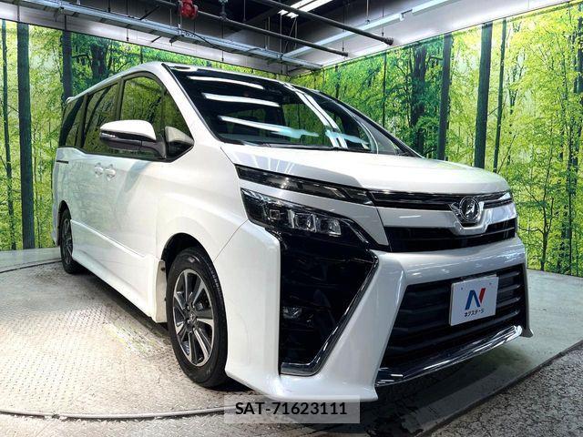 Toyota VOXY 2017-08 8882884-16