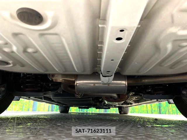 Toyota VOXY 2017-08 8882884-19