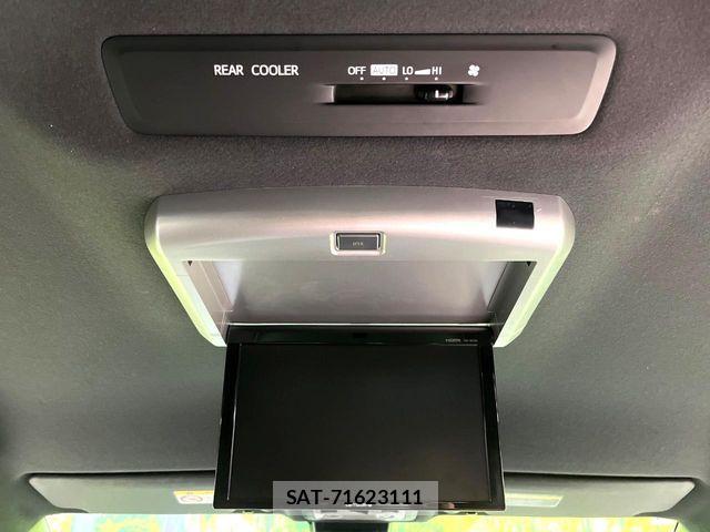 Toyota VOXY 2017-08 8882884-3
