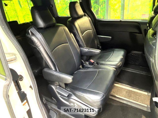 Toyota VOXY 2017-08 8882884-8