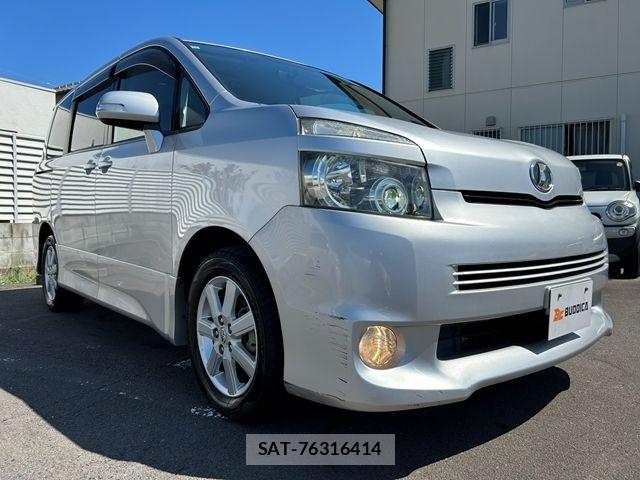 Toyota VOXY 2009-10 8882907-1