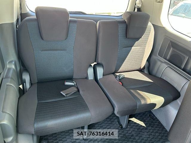 Toyota VOXY 2009-10 8882907-19