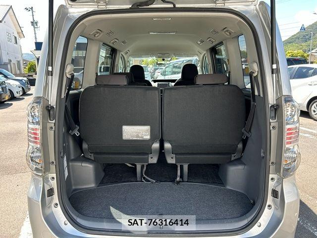 Toyota VOXY 2009-10 8882907-20
