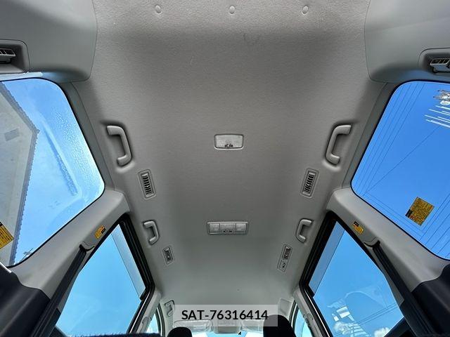 Toyota VOXY 2009-10 8882907-21