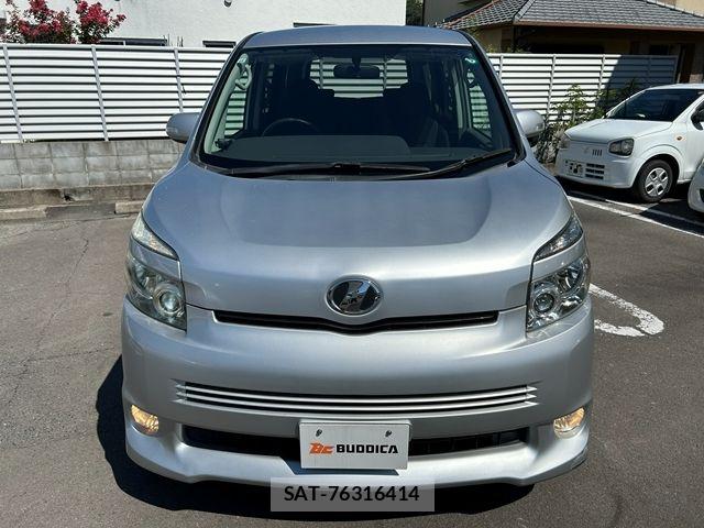 Toyota VOXY 2009-10 8882907-2