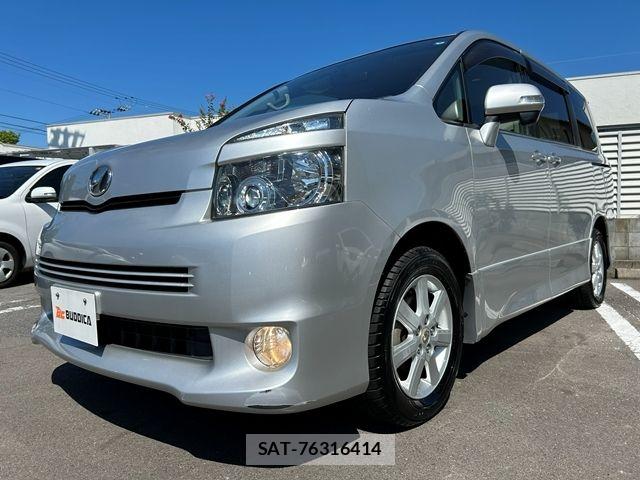 Toyota VOXY 2009-10 8882907-3