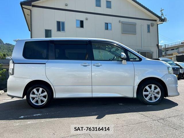 Toyota VOXY 2009-10 8882907-5