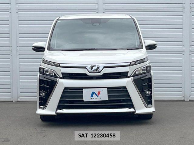 Toyota VOXY 2018-03 8882881-16