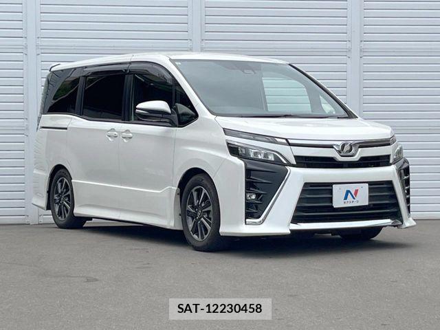 Toyota VOXY 2018-03 8882881-18