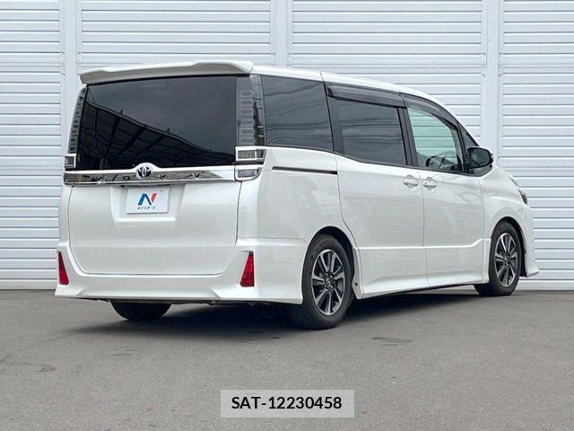 Toyota VOXY 2018-03 8882881-19