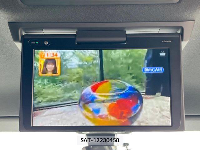 Toyota VOXY 2018-03 8882881-4