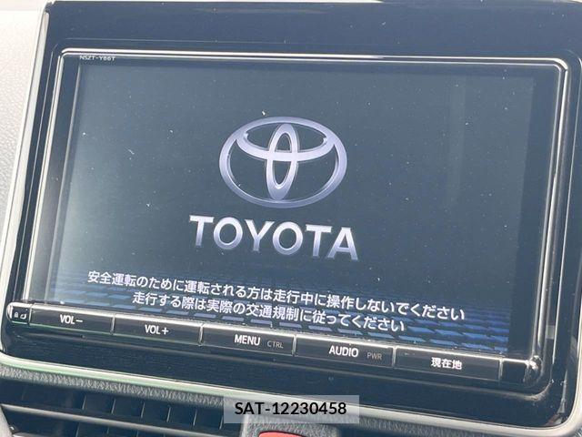 Toyota VOXY 2018-03 8882881-5