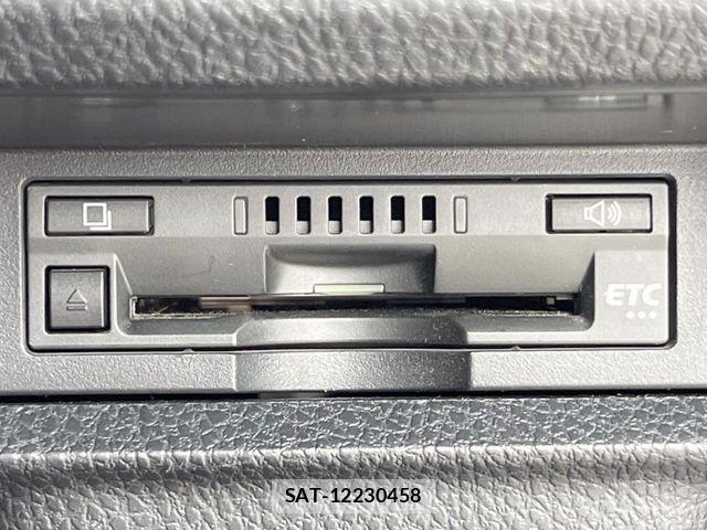 Toyota VOXY 2018-03 8882881-8